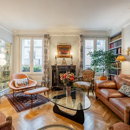 Veeve - Triumphant Design Apartment Paris